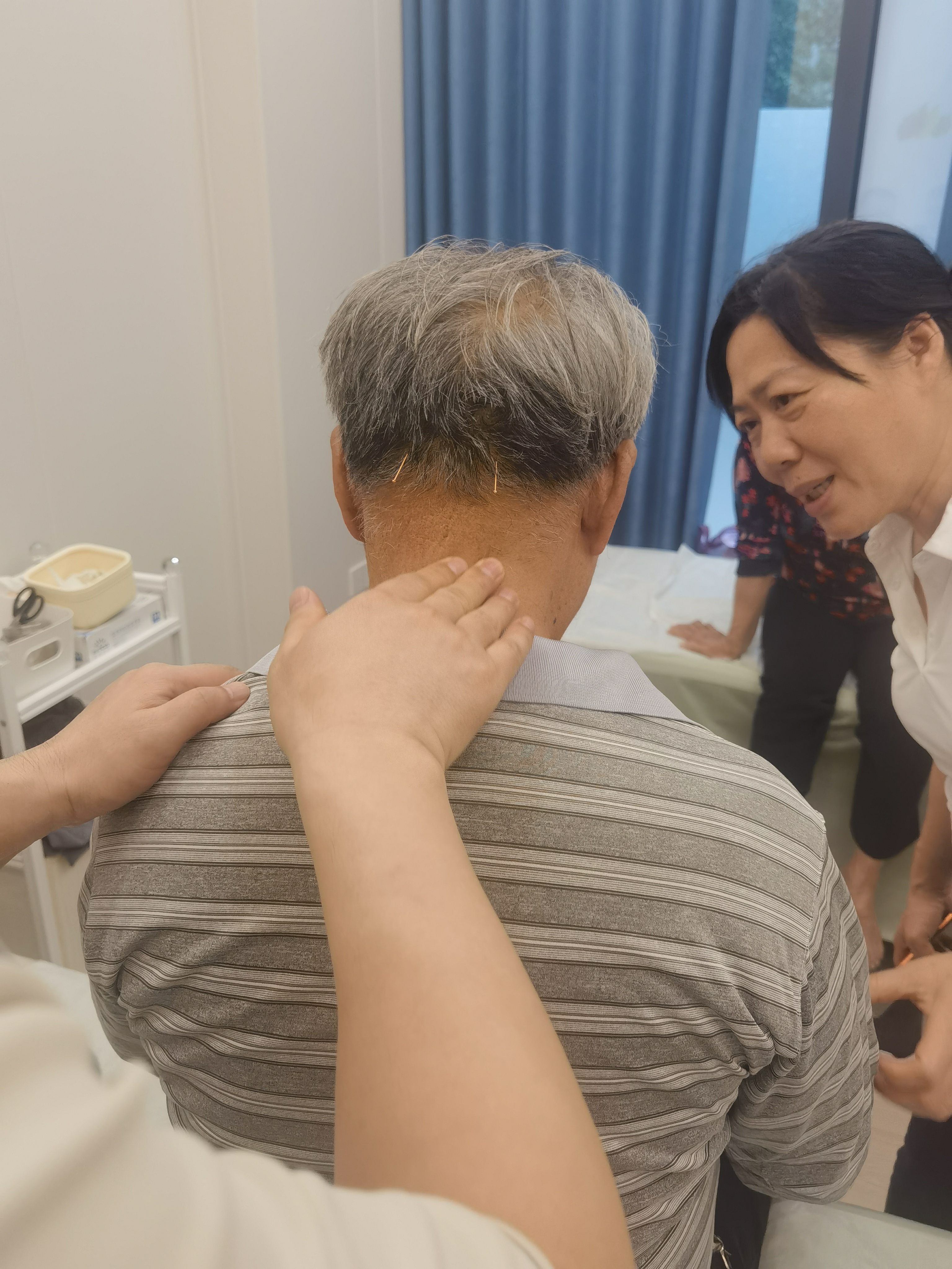 颈椎僵硬左右扭转不利索-吾爱推拿